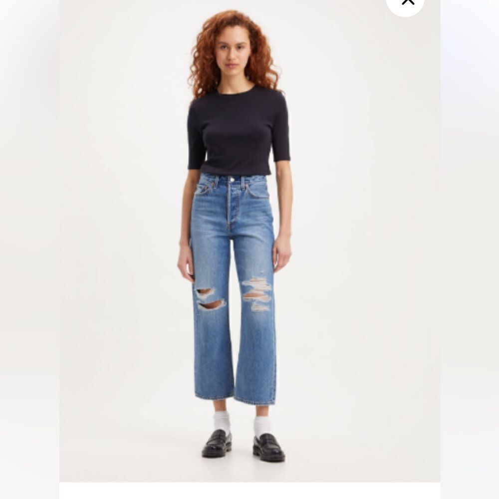 Levi’s Ribcage Straight ankle distressed jeans, size 29/27